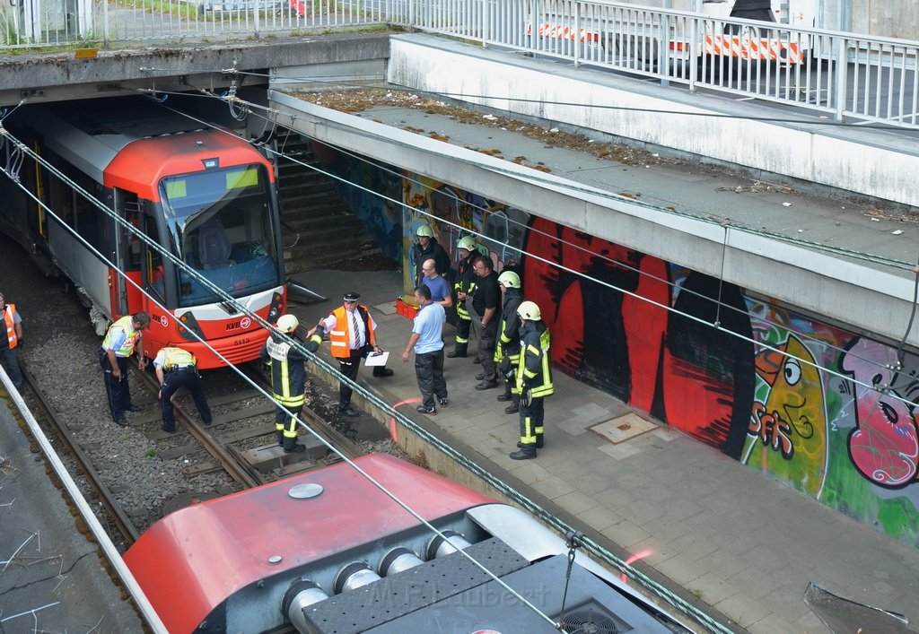Unfall zwischen zwei KVB Bahnen Koeln Hoehenhaus Im Weidenbruch P092.JPG